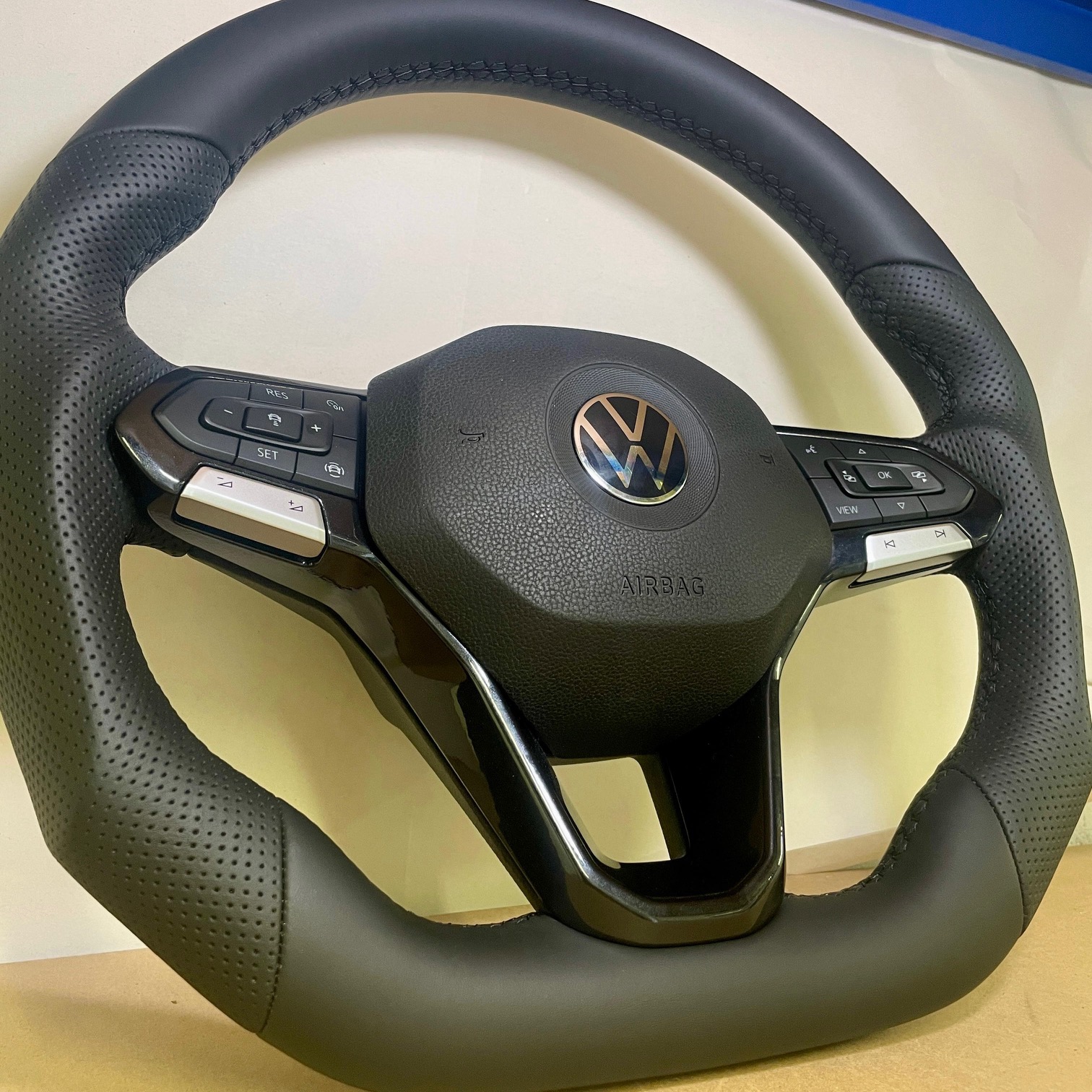 flat_bottom_bad_boy_heated_steering_wheel_vw_transporter_t6_1_black
